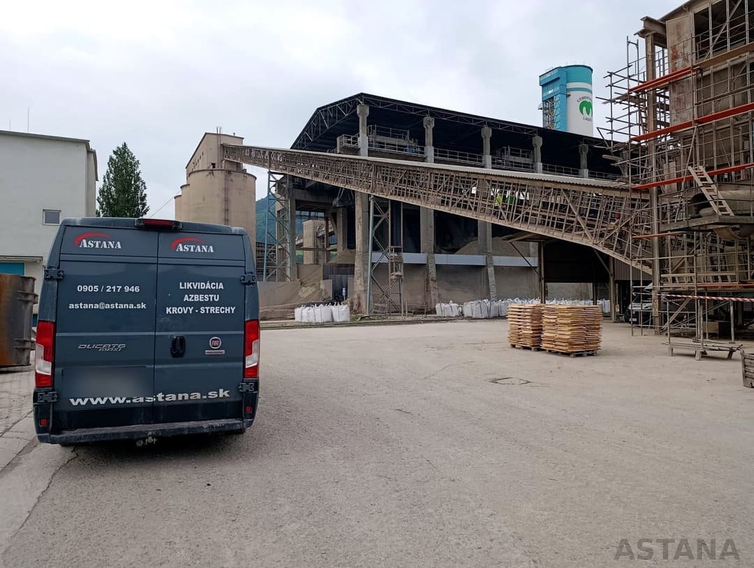 Priemyselný objekt a odvoz Reálna realizácia ASTANA – príprava azbestového odpadu na odvoz